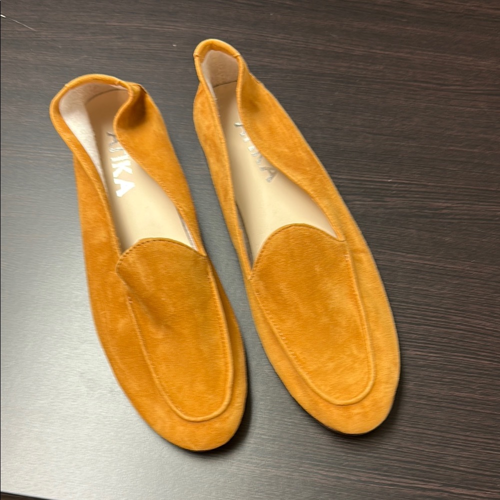 ATIKA gorgeous suede leather loafers ballet flats. Size 38. Brand new.